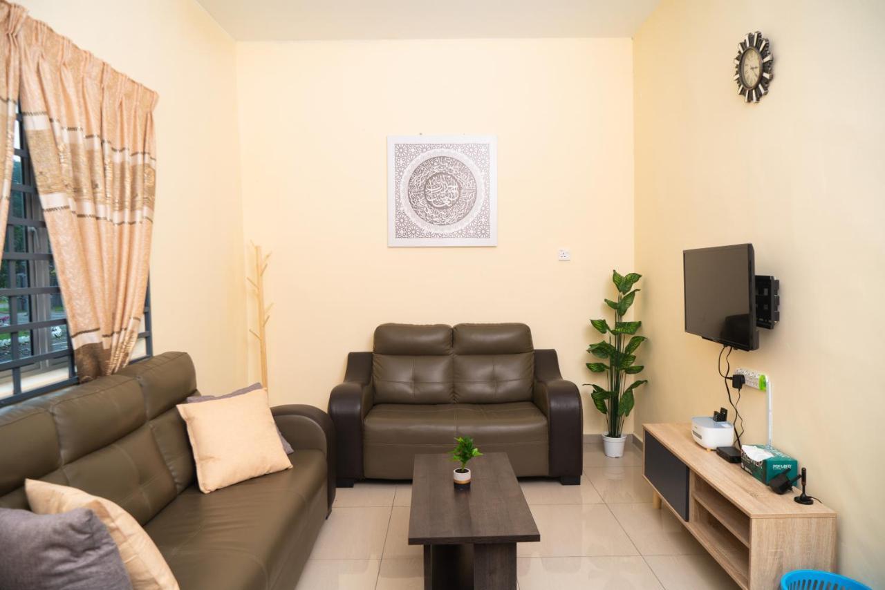 Adorable 3-Bedroom Home With Pool, Wi-Fi And Bbq Rembau Buitenkant foto